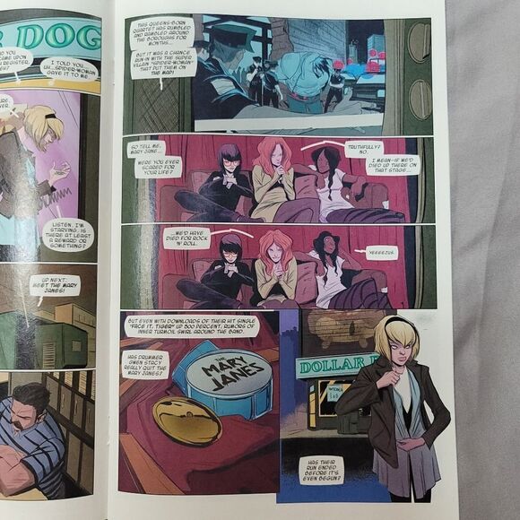 Spider-Gwen #1 Variant edition Marvel comic - first issue April 2015 good cond - Picture 10 of 13